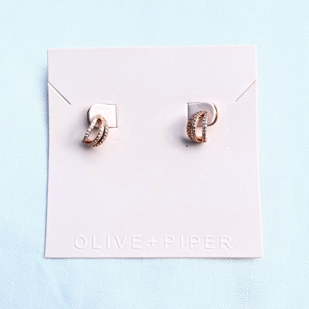 Olive+Piper- Harper Huggie Hoops